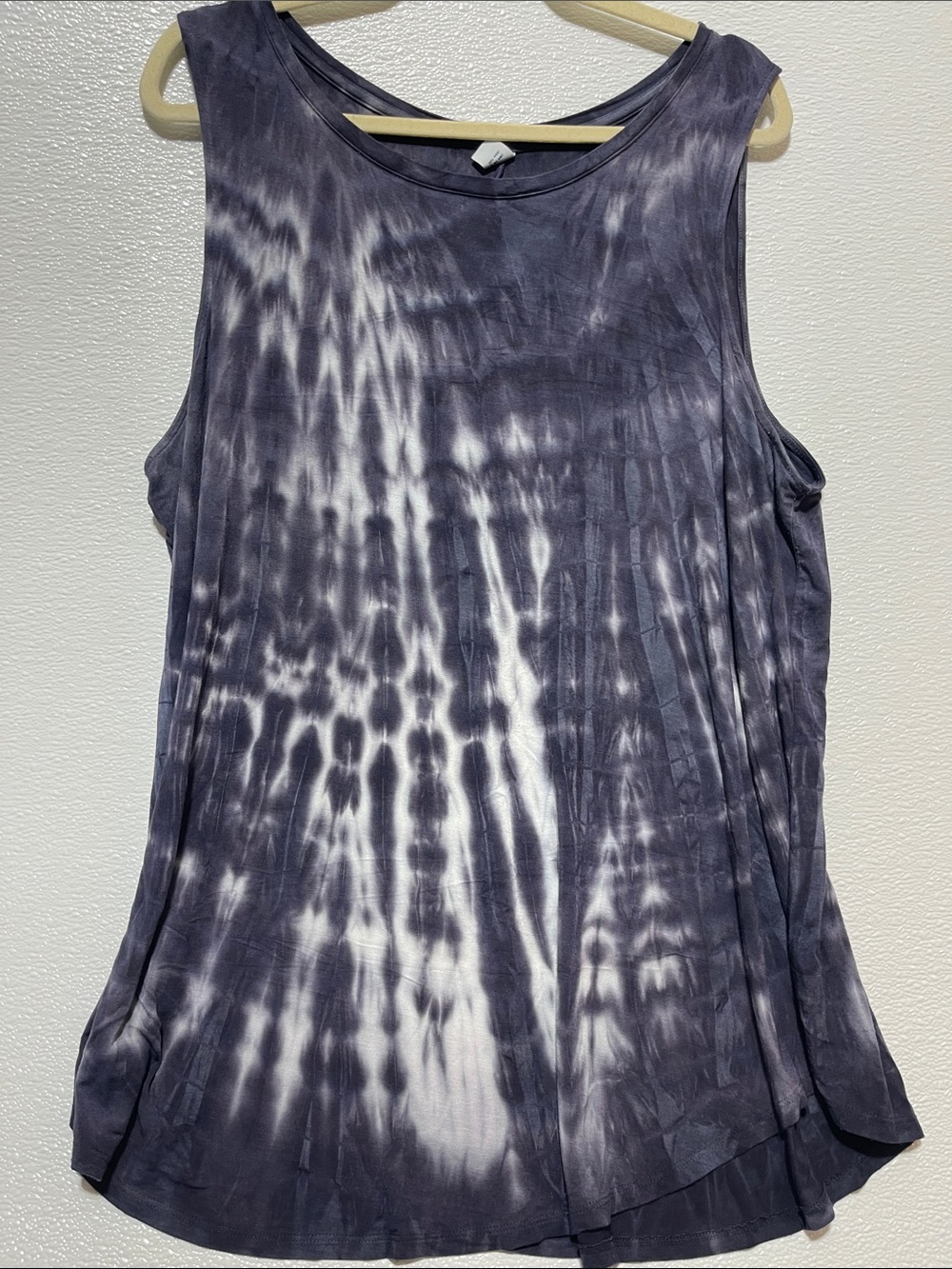 Old Navy Charcoal and White Tie-Dye Sleeveless Tank